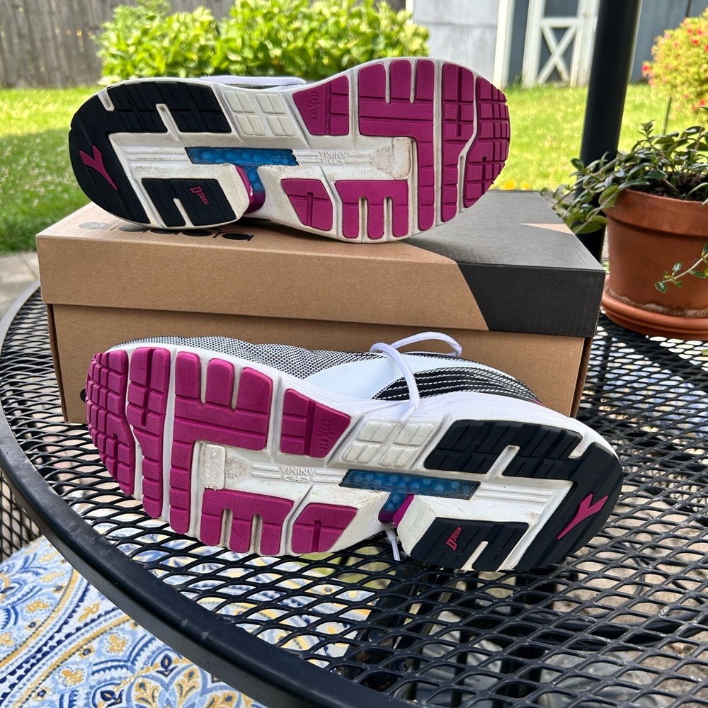 Women’s Diadora Black and Pink Athletic Shoes with Breathable Mesh - Picture 3 of 9